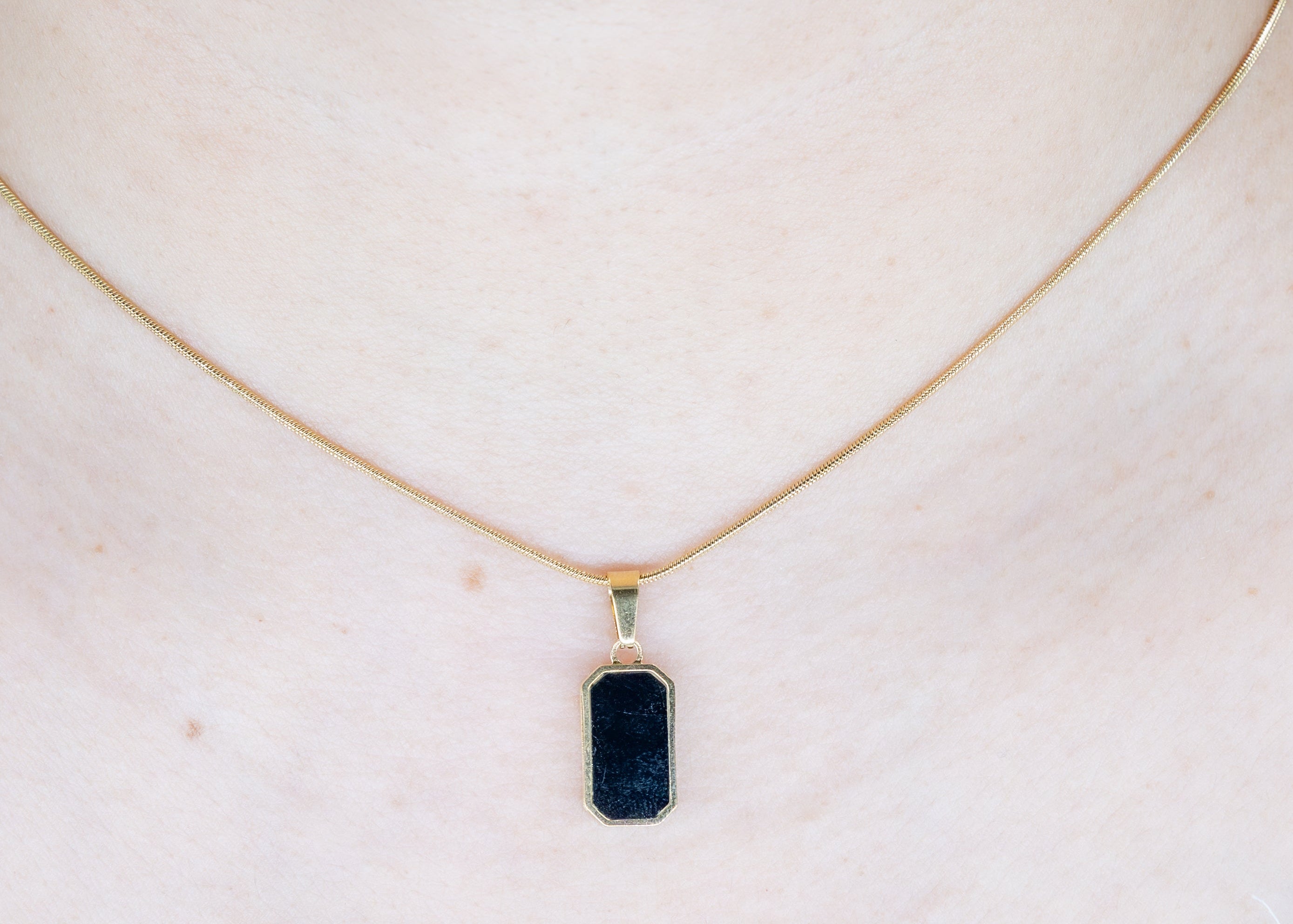 2-in-1 Reversible Pendant Necklace