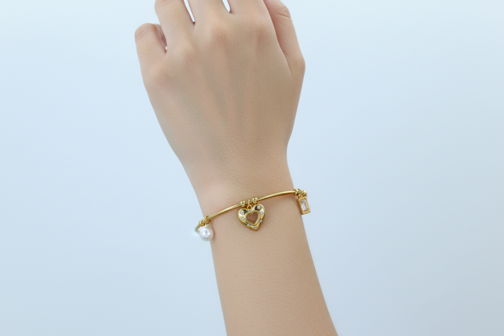 Luxury 18K Gold Plated Heart Charm Open Cuff Bracelet