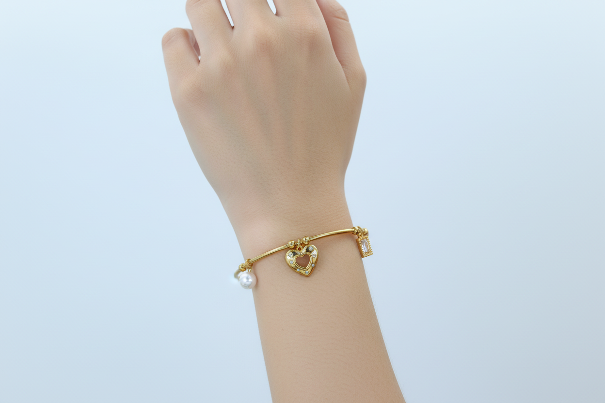 Luxury 18K Gold Plated Heart Charm Open Cuff Bracelet