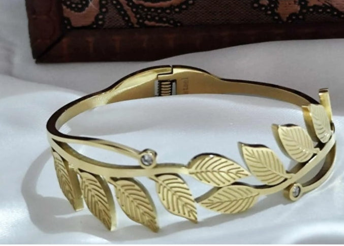 Stainless Steel Openable Olive Leaf Bracelet - 18K Gold Plated