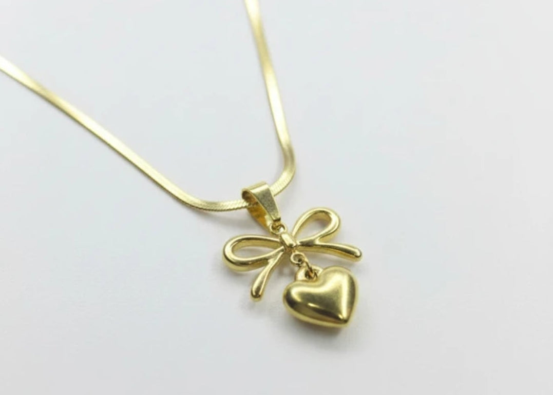 Bow and Heart pendant - 18K Gold Plated