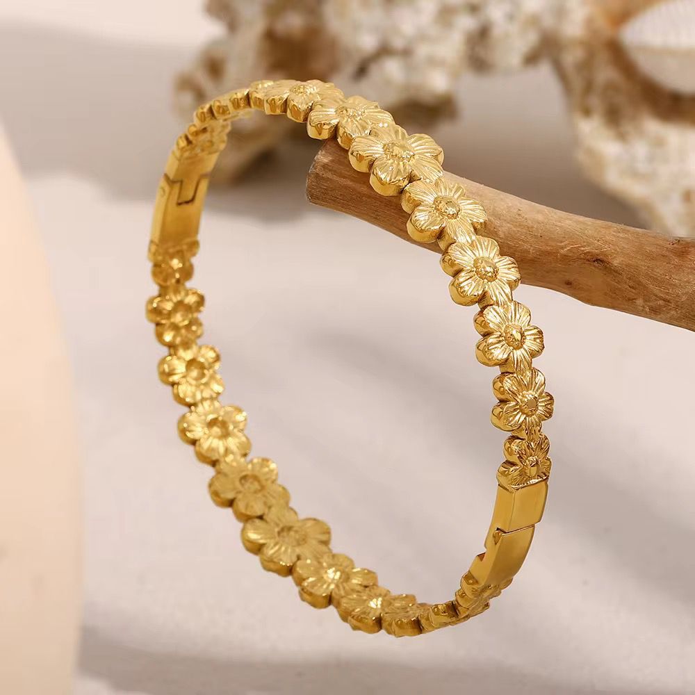 Anti-tarnish Full Circle Floral Bracelet - 18K Gold Plated